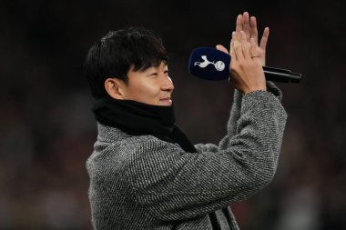 Eski Tottenham Hotspur oyuncusu Son heung-min, 9 Aralık 2025 'te Tottenham Hotspur, Londra' daki Tottenham Hotspur Stadyumu 'nda oynanan 8 Tottenham Hotspur maçında taraftarlarına veda etti. 