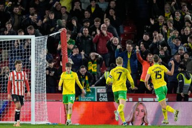 Norwich City 'den Norwich City oyuncuları Pelle Mattsson ve Norwich City' den Ruairi McConville, Djibril Soumare 'nin kendi golünü atmasını ve Norwich City' ye karşı oynanan Gökyüzü İddia Şampiyonası maçında Norwich United 'ın 1-1 kazanmasını kutladı. 