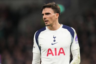 Tottenham Hotspur 'dan Joao Palhinha UEFA Şampiyonlar Ligi Maçı sırasında Tottenham Hotspur, Slavia Prag' a karşı Tottenham Hotspur Stadyumu, Londra, İngiltere, 9 Aralık 2025 