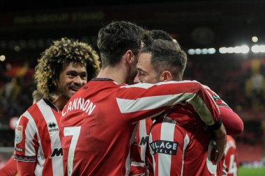 Sheffield United oyuncuları, Sheffield United 'ın açılış golünü 9 Aralık 2025' te Bramall Lane, Sheffield, İngiltere 'de Sheffield United' a karşı Norwich City maçında kutladı. 
