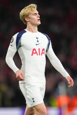 Tottenham Hotspur 'dan Lucas Bergvall UEFA Şampiyonlar Ligi Maçı sırasında Tottenham Hotspur, Slavia Prag' a karşı Tottenham Hotspur Stadyumu, Londra, İngiltere, 9 Aralık 2025 