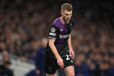 Slavia Prag 'dan David Doudera UEFA Şampiyonlar Ligi Maçı sırasında Tottenham Hotspur, Slavia Prag' a karşı Tottenham Hotspur Stadyumu, Londra, Birleşik Krallık, 9 Aralık 2025 