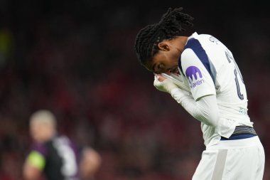 Tottenham Hotspur 'dan Djed Spence UEFA Şampiyonlar Ligi Maçı sırasında Tottenham Hotspur, Slavia Prag' a karşı Tottenham Hotspur Stadyumu, Londra, İngiltere, 9 Aralık 2025 