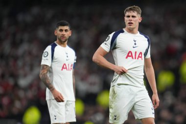 Tottenham Hotspur 'dan Micky van de Ven UEFA Şampiyonlar Ligi Maçı sırasında Tottenham Hotspur, Slavia Prag' a karşı Tottenham Hotspur Stadyumu, Londra, Birleşik Krallık, 9 Aralık 2025 
