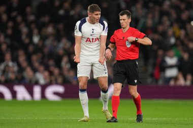 Tottenham Hotspur 'dan Micky van de Ven, 9 Aralık 2025' te Tottenham Hotspur Stadyumu 'nda oynanan 8 Tottenham Hotspur maçında verilen sarı soruları yanıtlıyor. 