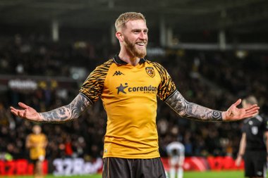 Hull City 'den Oliver McBurnie, 10 Aralık 2025' te Hull City vs Wrexham MKM Stadyumu 'nda oynanan Sky Bet Şampiyonası maçında 2-0' lık galibiyetini kutluyor.