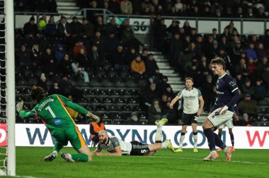 Derby County 'den Matt Clarke, 10 Aralık 2025' te İngiltere 'nin Pride Park Stadyumu' nda oynanan Derby County - Millwall maçında kendi kalesine 0-1 kazandırdı.