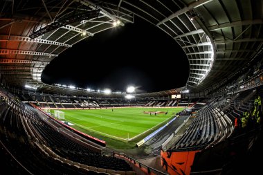 10 Aralık 2025 'te MKM Stadyumu' nda Hull City vs Wrexham 'a karşı oynanan Sky Bet Şampiyonası öncesinde MKM Stadyumu genel görünümü