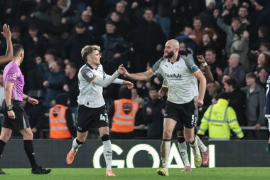 Derby County 'den Matt Clarke, 10 Aralık 2025' te İngiltere 'deki Derby Park Stadyumu' nda oynanan Derby County - Millwall maçında 1-1 'lik galibiyet golünü kutluyor.