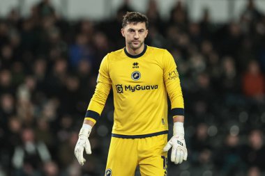 Millwall kalecisi Max Crocombe Gökyüzü İddia Şampiyonası maçında Derby County Millwall 'a karşı Pride Park Stadyumu, Derby, İngiltere, 10 Aralık 2025