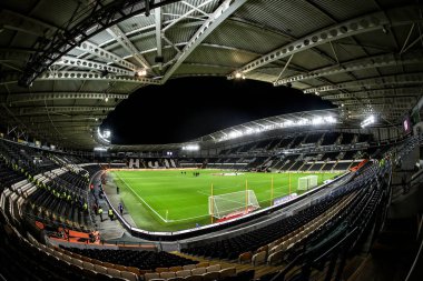 10 Aralık 2025 'te MKM Stadyumu' nda Hull City vs Wrexham 'a karşı oynanan Sky Bet Şampiyonası öncesinde MKM Stadyumu genel görünümü