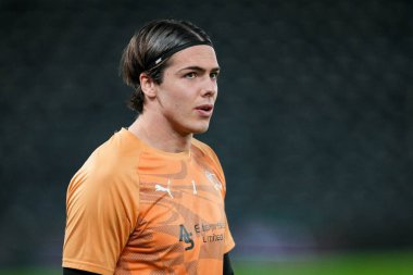 Derby County kalecisi Jacob Widell Zetterström, 10 Aralık 2025 'te İngiltere' nin Derby Park Stadyumu 'nda oynanan Gökyüzü İddia Şampiyonası maçında ısınıyor.