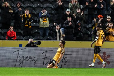 Hull City 'den Kyle Joseph, 10 Aralık 2025' te MKM Stadyumu 'nda oynanan Hull City vs Wrexham maçında 1-0 kazanma golünü kutluyor.