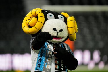 Derby County maskotu Sammie 10 Aralık 2025 'te İngiltere' nin Derby Stadyumu 'nda oynanan Derby County Millwall maçında