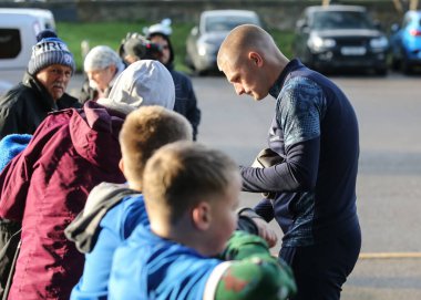 Chesterfield 'dan Ryan Stirk ve taraftarları 13 Aralık 2025' te SMH Group Stadyumu 'nda oynanan Sky Bet 2 karşılaşmasında Chesterfield ile Barnet karşı karşıya geldiler.