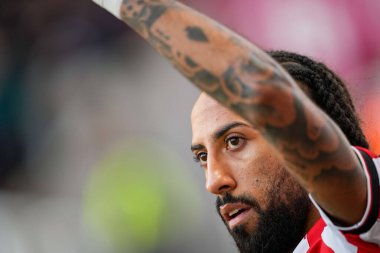 Stoke City 'den Sorba Thomas, Stoke City ile Swansea City arasındaki 13 Aralık 2025' te oynanan Bet365 Stadyumu karşılaşmasında köşe atışı yapmaya hazırlanıyor.