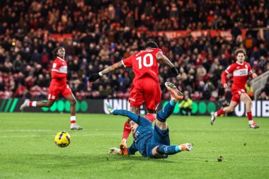 Queens Park Rangers kalecisi Paul Nardi, Middlesbrough, Middlesbrough, İngiltere 'deki Riverside Stadyumu' nda oynanan Middlesbrough-Queens Park Rangers maçında Middlesbrough 'lu Delano Burgzorg' un ayağından topu alıyor.
