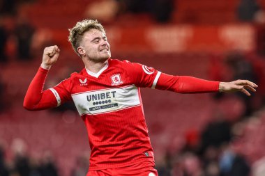 Middlesbrough 'dan Tommy Conway, Middlesbrough, Birleşik Krallık' taki Riverside Stadyumu 'nda oynanan Middlesbrough-Queens Park Rangers maçında taraftarlarıyla galibiyeti kutluyor.