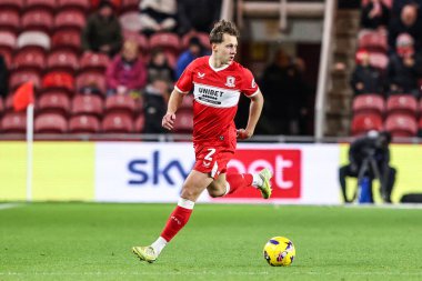 Middlesbrough takımından Callum Brittain, Middlesbrough, Birleşik Krallık 'taki Riverside Stadyumu' nda oynanan Middlesbrough-Queens Park Rangers maçında topa vuruyor.
