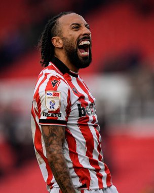 Stoke City 'den Sorba Thomas, Stoke City ile Swansea City arasındaki 13 Aralık 2025' te oynanan Bet365 Stadyumu karşılaşmasında takımının 2-1 kazanmasını kutluyor.