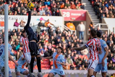 Swansea City 'den Lawrence Vigouroux, Stoke City ile Swansea City arasındaki 13 Aralık 2025' te oynanan Bet365 Stadyumu 'ndaki Gökyüzü İddia Şampiyonası maçında kurtarıyor.