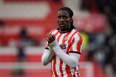 Stoke City 'den Bosun Lawal, Stoke City ile Swansea City arasındaki 13 Aralık 2025' te Bet365 Stadyumu 'nda oynanan Gökyüzü İddia Şampiyonası maçında.