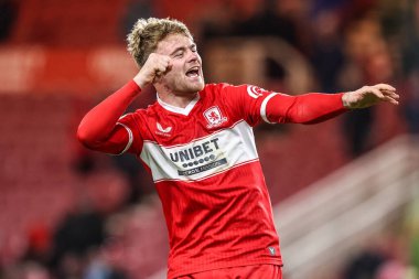 Middlesbrough 'dan Tommy Conway, Middlesbrough, Birleşik Krallık' taki Riverside Stadyumu 'nda oynanan Middlesbrough-Queens Park Rangers maçında taraftarlarıyla galibiyeti kutluyor.