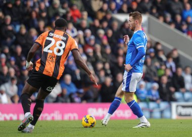 Chesterfield takımından Tom Naylor, 13 Aralık 2025 'te İngiltere' nin Chesterfield kentinde oynanan SMH Group Stadyumu 'nda oynanan 2.