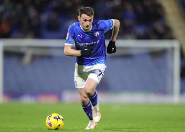 Chesterfield takımından Liam Mandeville, 13 Aralık 2025 'te SMH Group Stadyumu' nda oynanan 2.