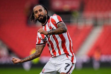 Stoke City 'den Sorba Thomas, Stoke City ile Swansea City arasındaki 13 Aralık 2025' te oynanan Bet365 Stadyumu karşılaşmasında takımının 2-1 kazanmasını kutluyor.