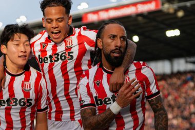 Stoke City 'den Sorba Thomas, Stoke City ile Swansea City arasındaki 13 Aralık 2025' te oynanan Bet365 Stadyumu 'nda oynanan Sky Bet Şampiyonası maçında 2-0' lık galibiyetini kutluyor.