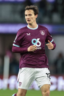 Burnley 'den Hjalmar Ekdal Premier Lig maçı sırasında Burnley, Fulham' a karşı Turf Moor, Burnley, İngiltere, 13 Aralık 2025