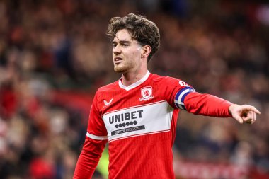 Middlesbrough 'dan Hayden Hackney takımına, Middlesbrough, Birleşik Krallık Riverside Stadyumu' ndaki Middlesbrough-Queens Park Rangers maçında talimat veriyor.