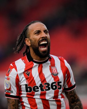 Stoke City 'den Sorba Thomas, Stoke City ile Swansea City arasındaki 13 Aralık 2025' te oynanan Bet365 Stadyumu karşılaşmasında takımının 2-1 kazanmasını kutluyor.