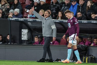 Burnley teknik direktörü Scott Parker, Burnley - Fulham maçı sırasında Burnley - Turf Moor, Burnley, Birleşik Krallık 'ta 13 Aralık 2025 tarihinde teknik alanda tepki gösterdi.