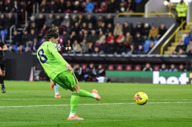 Fulham 'dan Harry Wilson Premier Lig maçında 1-3 berabere kaldı Burnley Fulham' a karşı Turf Moor, Burnley, Birleşik Krallık, 13 Aralık 2025