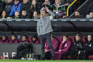 Burnley teknik direktörü Scott Parker, Burnley - Fulham maçı sırasında Burnley - Turf Moor, Burnley, Birleşik Krallık 'ta 13 Aralık 2025 tarihinde teknik alanda tepki gösterdi.