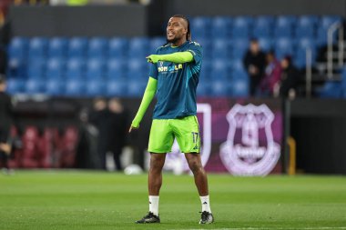 Maç öncesi ısınma oturumunda Fulham 'dan Alex Iwobi Premier Lig maçında Burnley Fulham' a karşı Turf Moor, Burnley, Birleşik Krallık 'ta 13 Aralık 2025