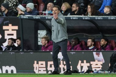 Burnley teknik direktörü Scott Parker, Burnley - Fulham maçı sırasında Burnley - Turf Moor, Burnley, Birleşik Krallık 'ta 13 Aralık 2025 tarihinde teknik alanda tepki gösterdi.