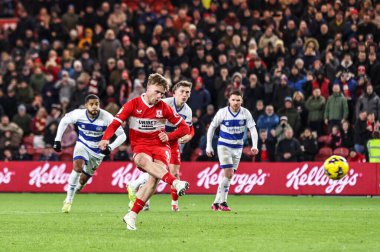 Middlesbrough 'dan Tommy Conway, Middlesbrough, Birleşik Krallık' taki Riverside Stadyumu 'nda oynanan Middlesbrough-Queens Park Rangers maçında 3-0 berabere kaldığı için penaltı aldı.