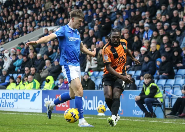 Barnet takımından Idris Kanu, 13 Aralık 2025 'te İngiltere' nin Chesterfield kentinde oynanan SMH Group Stadyumu 'nda oynanan 2.