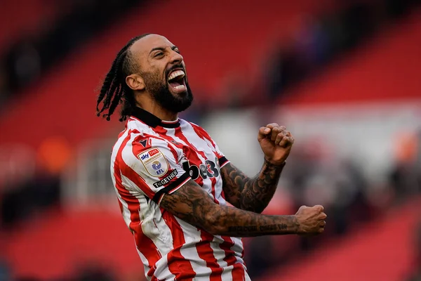 Stoke City 'den Sorba Thomas, Stoke City ile Swansea City arasındaki 13 Aralık 2025' te oynanan Bet365 Stadyumu karşılaşmasında takımının 2-1 kazanmasını kutluyor.