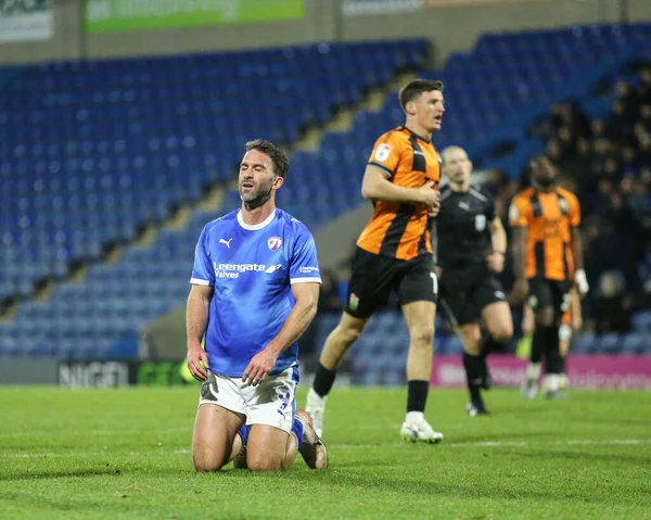 Chesterfield takımından Grigg, 13 Aralık 2025 'te İngiltere' nin Chesterfield kentinde oynanan SMH Group Stadyumu 'nda oynanan maçta kaçırılan şansa tepki gösterdi.