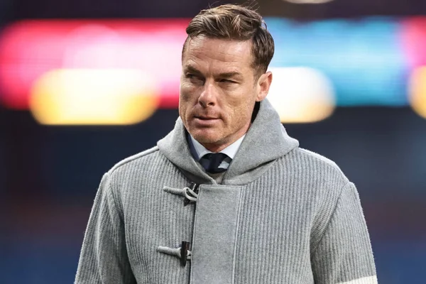 Burnley 'nin Scott Parker teknik direktörü, Burnley' nin Fulham 'a karşı oynadığı Turf Moor, Burnley, Birleşik Krallık' ta 13 Aralık 2025 'teki Premier League maçı sırasında geldi.