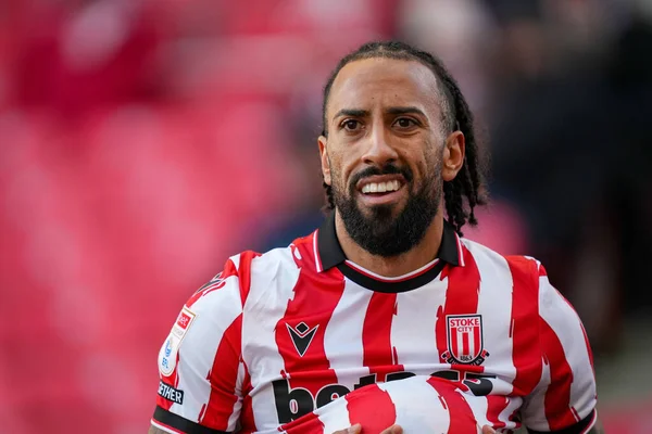 Stoke City 'den Sorba Thomas, Stoke City ile Swansea City arasındaki 13 Aralık 2025' te oynanan Bet365 Stadyumu 'nda oynanacak Gökyüzü İddia Şampiyonası maçına katılmaya hazırlanıyor.