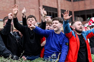 Sunderland taraftarları 14 Aralık 2025 'te İngiltere' nin Sunderland şehrinde oynanan Premier League maçı sırasında Newcastle United 'a karşı Newcastle maçında Newcastle taraftarlarına tezahürat yapıyorlar.