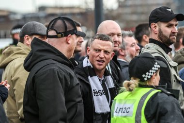 Newcastle taraftarları ve Sunderland taraftarları 14 Aralık 2025 'te İngiltere' nin Sunderland-Newcastle United stadyumunda oynanan Premier League maçı sırasında çatıştılar.