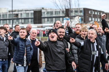 Newcastle taraftarları ve Sunderland taraftarları 14 Aralık 2025 'te İngiltere' nin Sunderland-Newcastle United stadyumunda oynanan Premier League maçı sırasında çatıştılar.