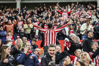 Sunderland taraftarları zaferi 14 Aralık 2025 'te İngiltere' nin Sunderland-Newcastle United stadyumunda oynanan Premier League karşılaşmasında kutladılar.