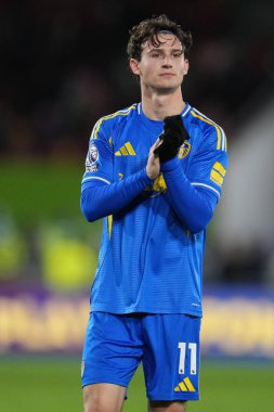 Leeds United takımından Brentford, Leeds United 'a karşı 14 Aralık 2025' te Londra 'daki Gtech Community Stadyumu' nda oynanan Premier League maçında aldığı desteği alkışlıyor.